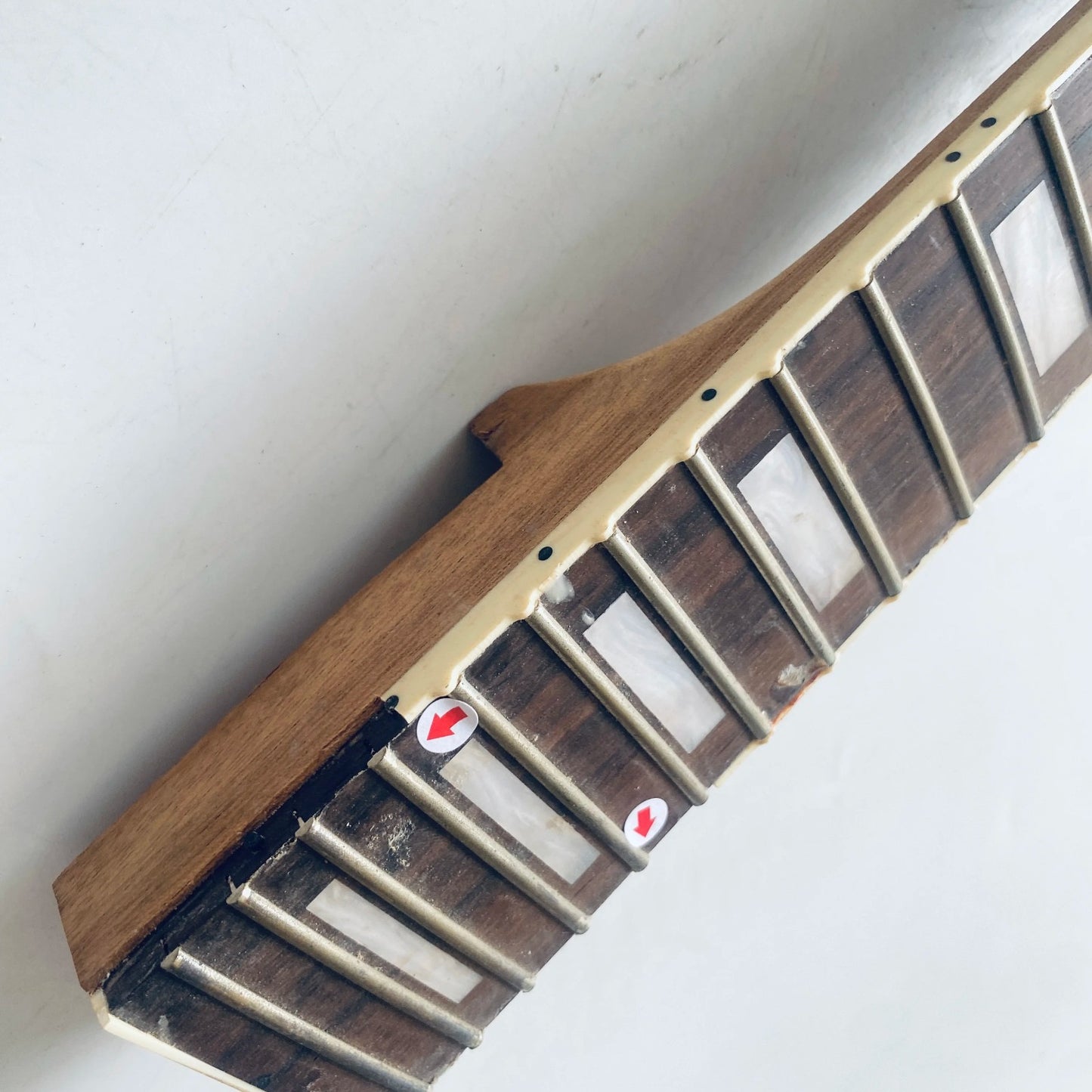 Mahogany Wood Set In Guitar Neck, Rosewood Fingerboard 22 Frets