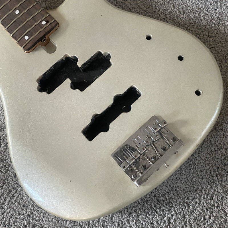 4 String Electric Bass Metallic Basswood Body, Maple Neck, Rosewood Fi