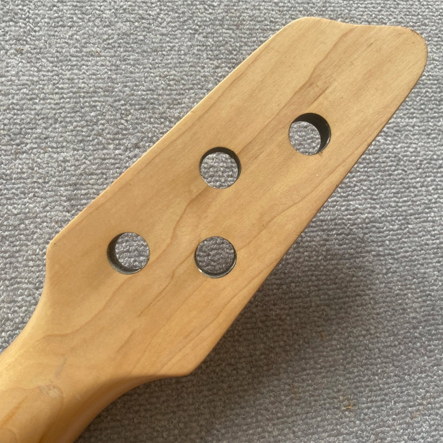 24 Frets Rosewood Fingerboard 4 String Bass Maple Neck