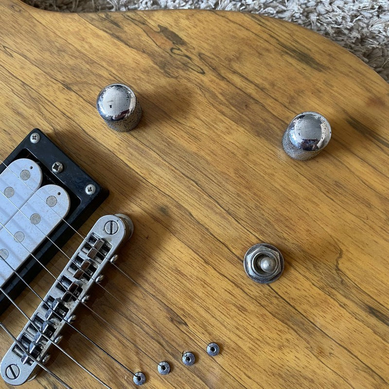 Sakura Guitar, Single Cut Maple Veneer Top Mahogany Body, Rosewood Fin