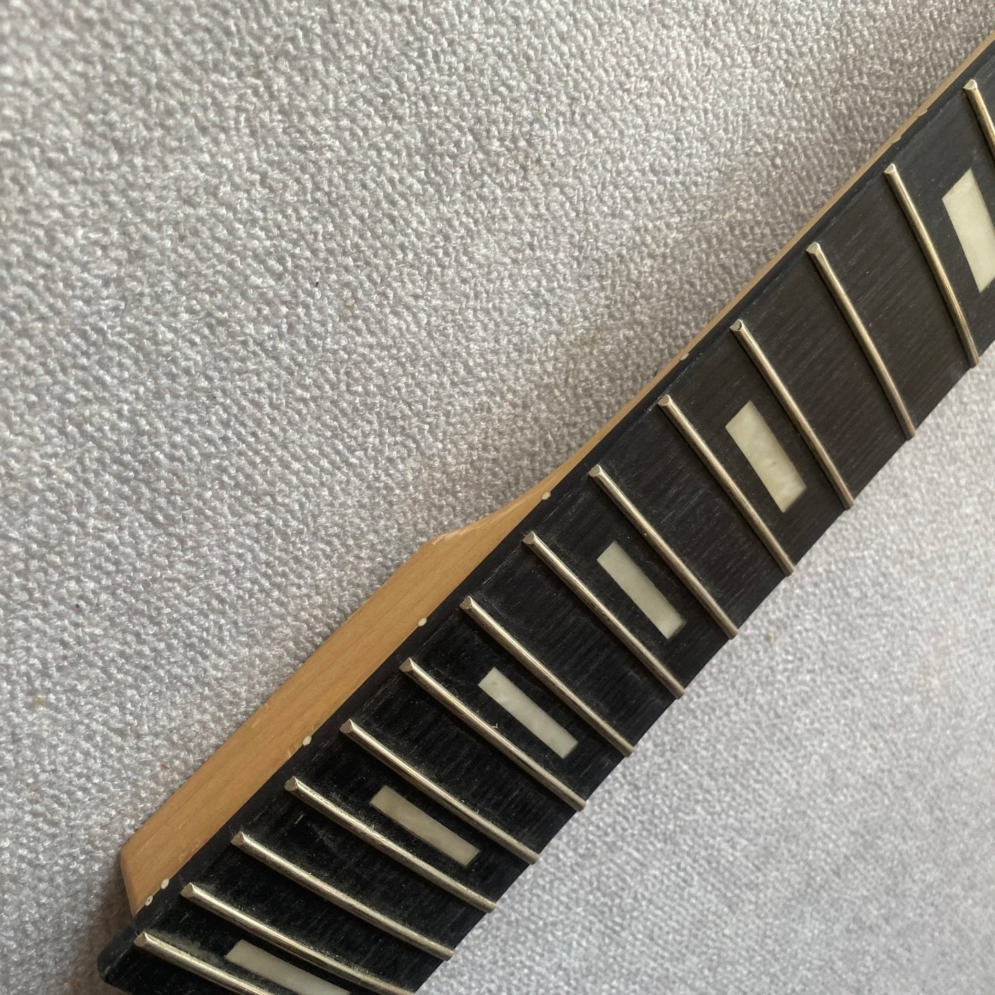 5 String Electric Bass Maple Wood Neck, 21 Frets Rosewood Fingerboard,