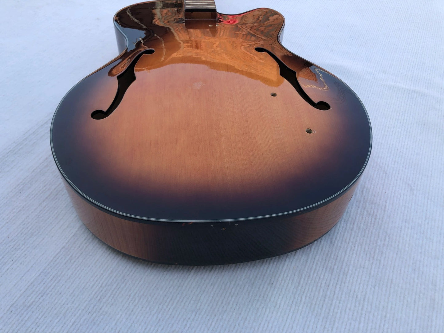 Washburn Sunburst Hollow Body Jazz Guitar with Maple Neck, Rosewood Fi
