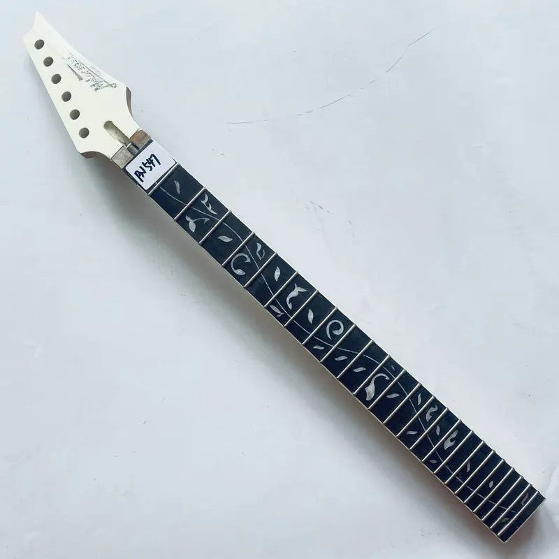 White Electric Guitar Maple Wood Neck, Rosewood 24 Frets Fingerboard