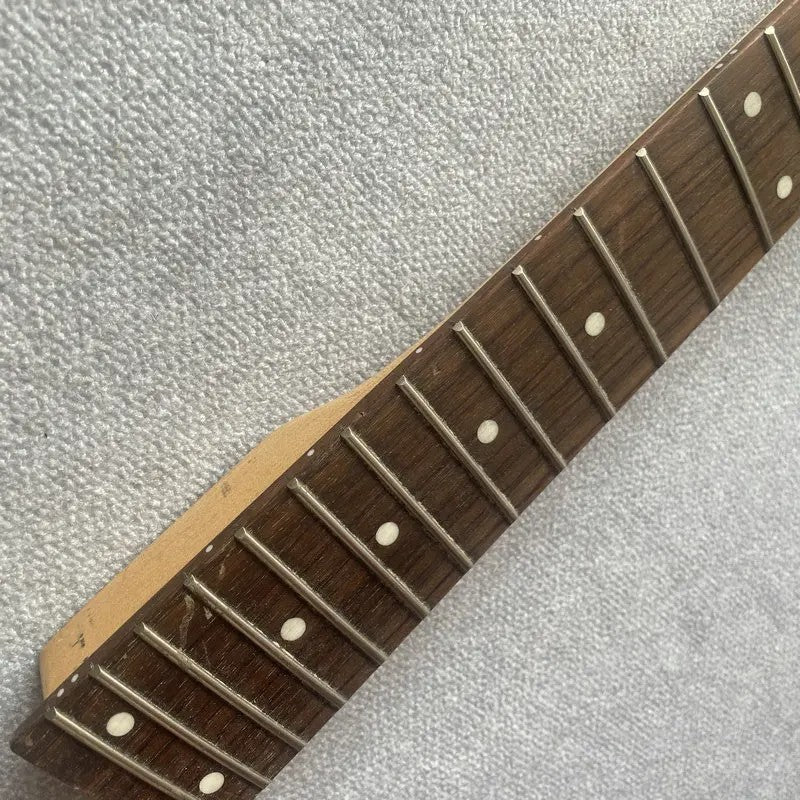 Metallic Silver 4 String Bass Maple Wood Neck, 24 Frets Rosewood Finge