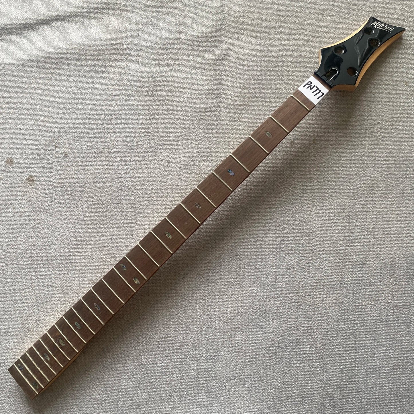 Mitchell 4 String Bass Maple Wood Neck, Rosewood 24 Frets Fingerboard