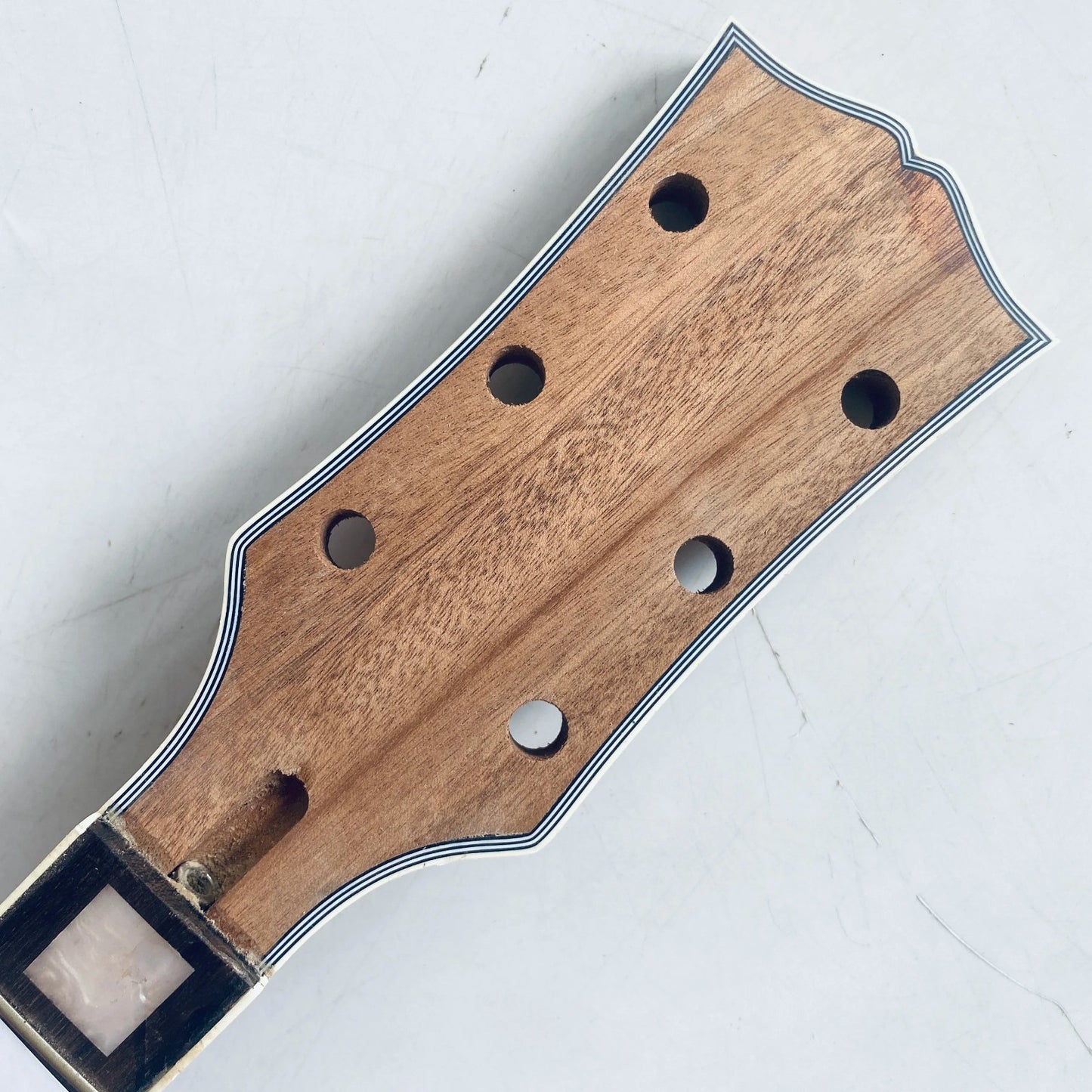 Mahogany Wood Set In Guitar Neck, Rosewood Fingerboard 22 Frets