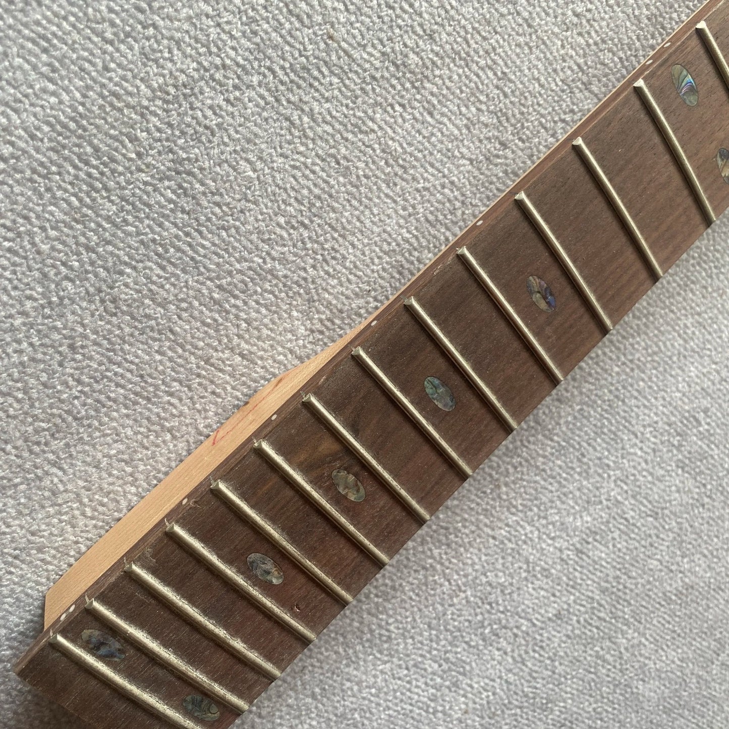 Mitchell 4 String Bass Maple Wood Neck, Rosewood 24 Frets Fingerboard