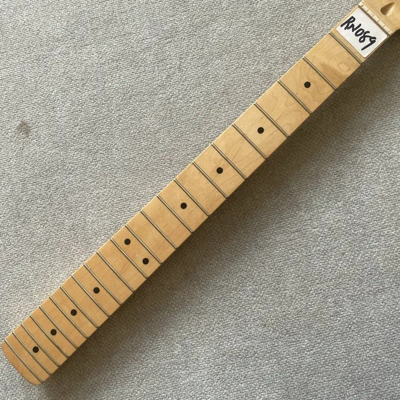 Electric Guitar Maple Wood Neck, Maple Fingerboard 22 Frets, Silver Tu