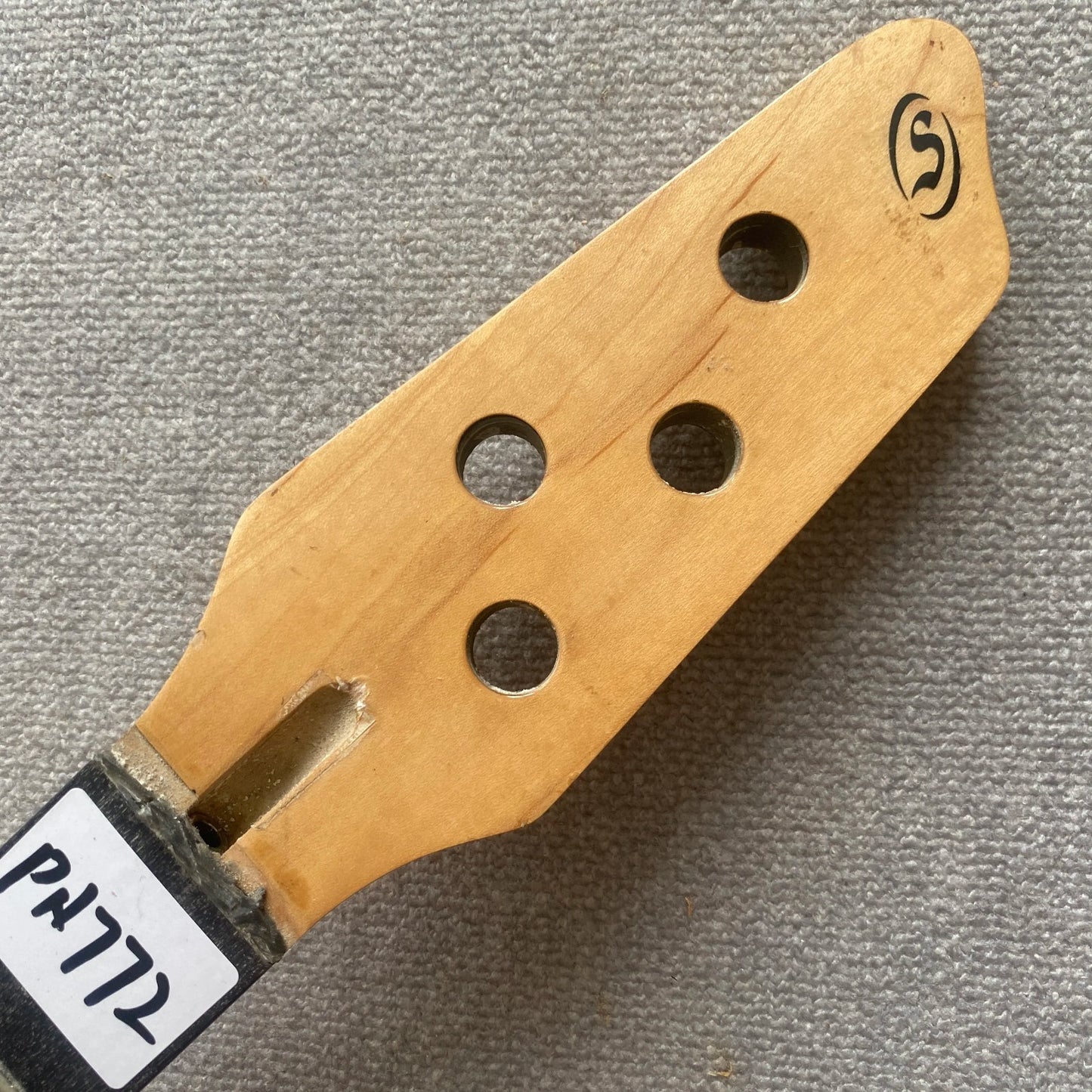 24 Frets Rosewood Fingerboard 4 String Bass Maple Neck