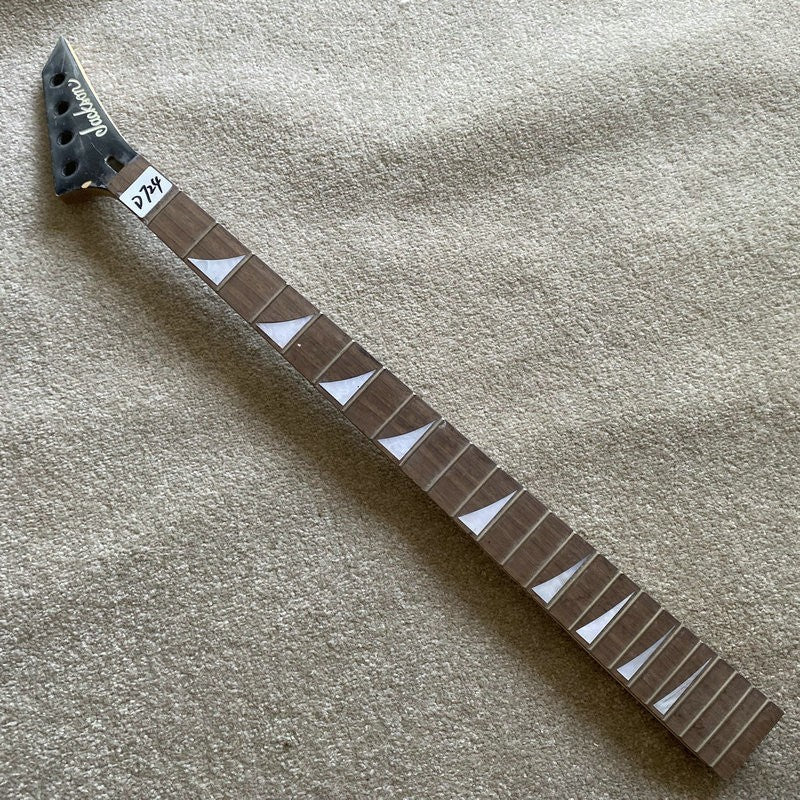 Jackson 4 String Bass Maple Wood Neck, Rosewood Fretboard