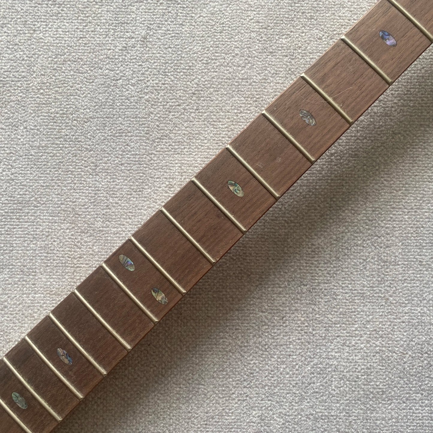 Mitchell 4 String Bass Maple Wood Neck, Rosewood 24 Frets Fingerboard