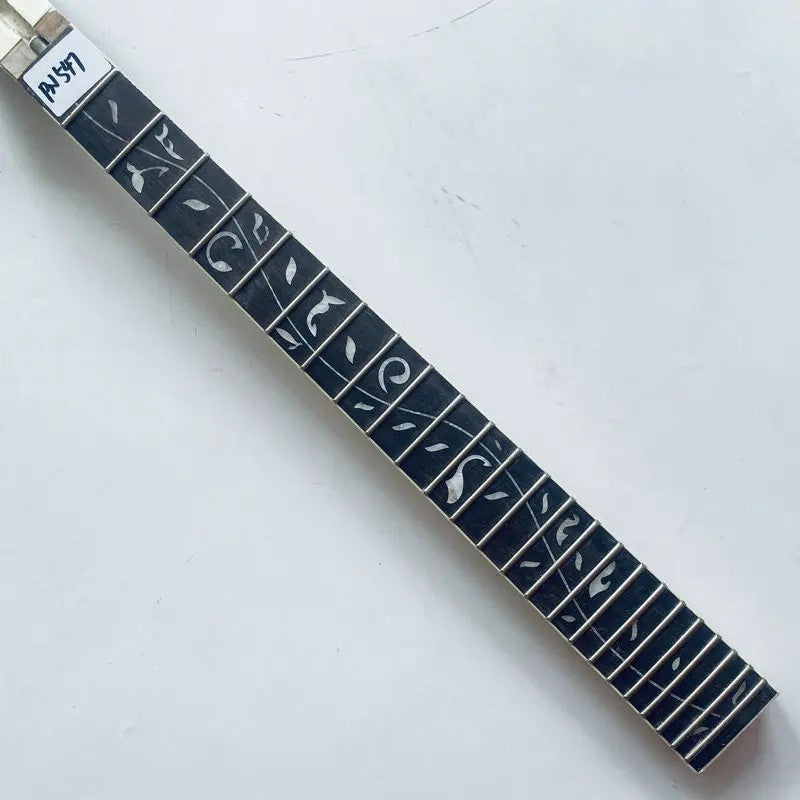 White Electric Guitar Maple Wood Neck, Rosewood 24 Frets Fingerboard