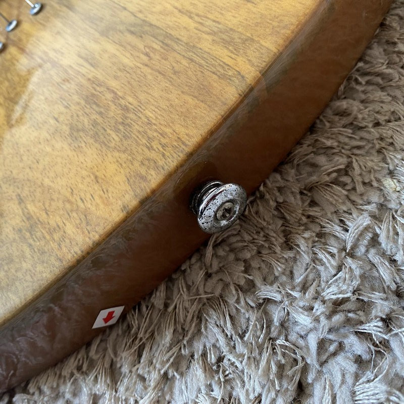 Sakura Guitar, Single Cut Maple Veneer Top Mahogany Body, Rosewood Fin
