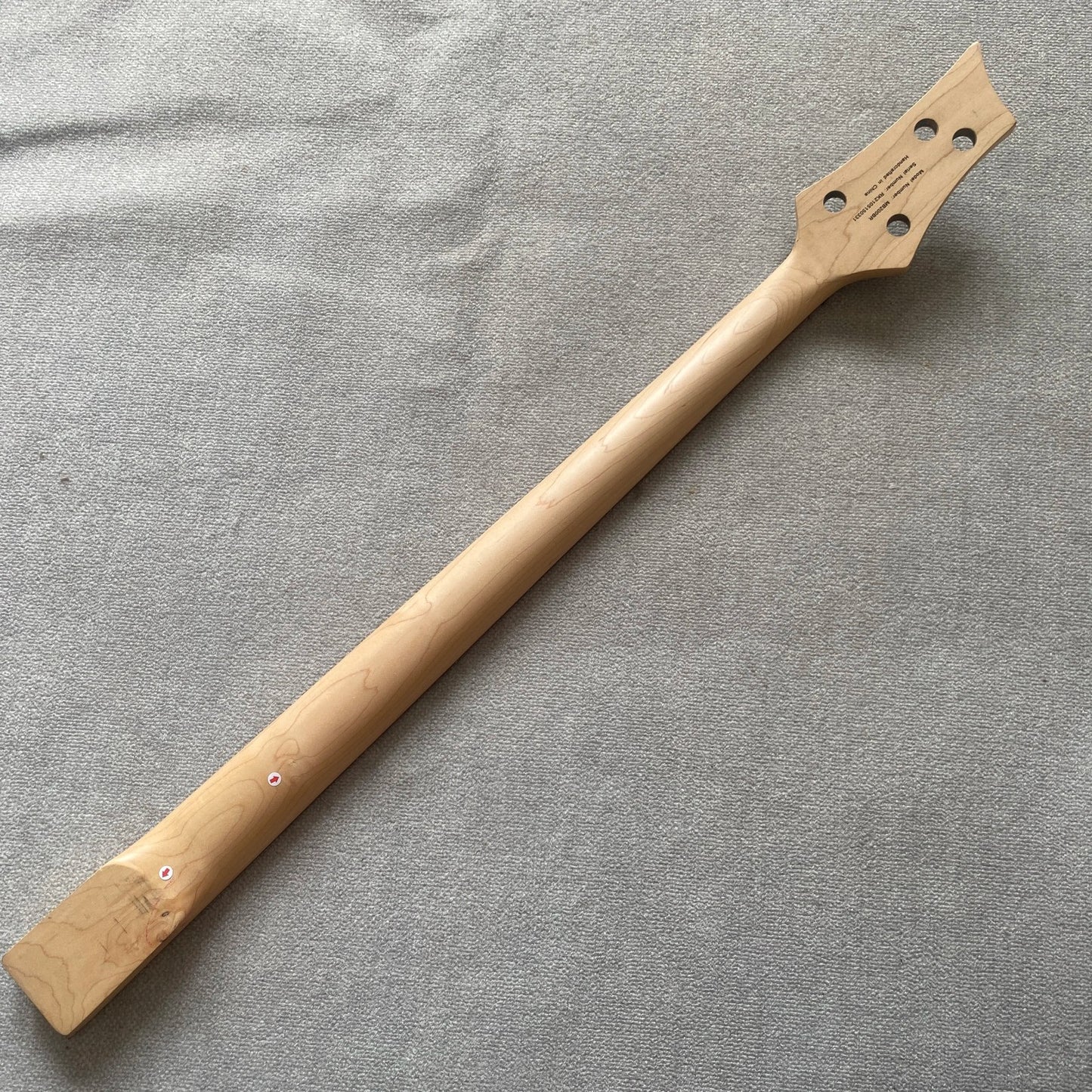Mitchell 4 String Bass Maple Wood Neck, Rosewood 24 Frets Fingerboard