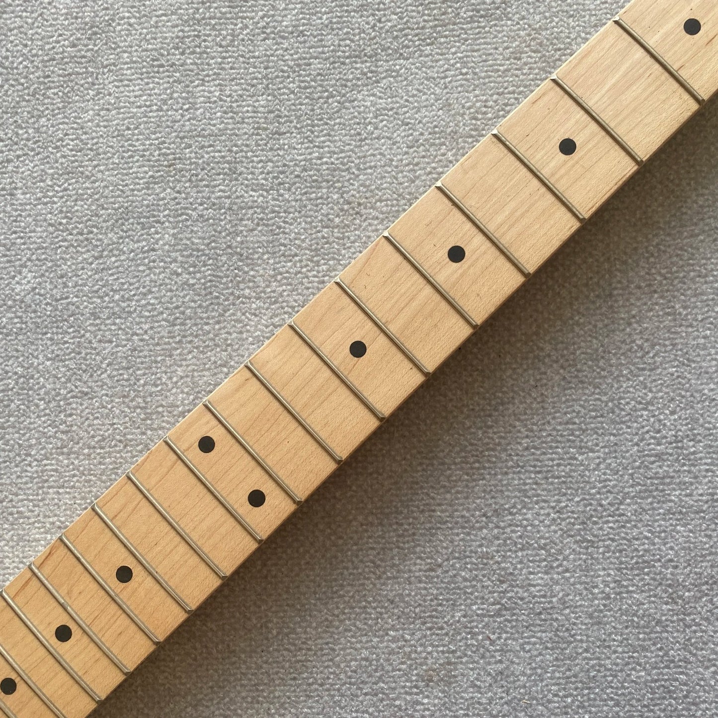 Xaviere Electric Guitar Maple Wood Neck, 22 Frets Fingerboard Fretboar
