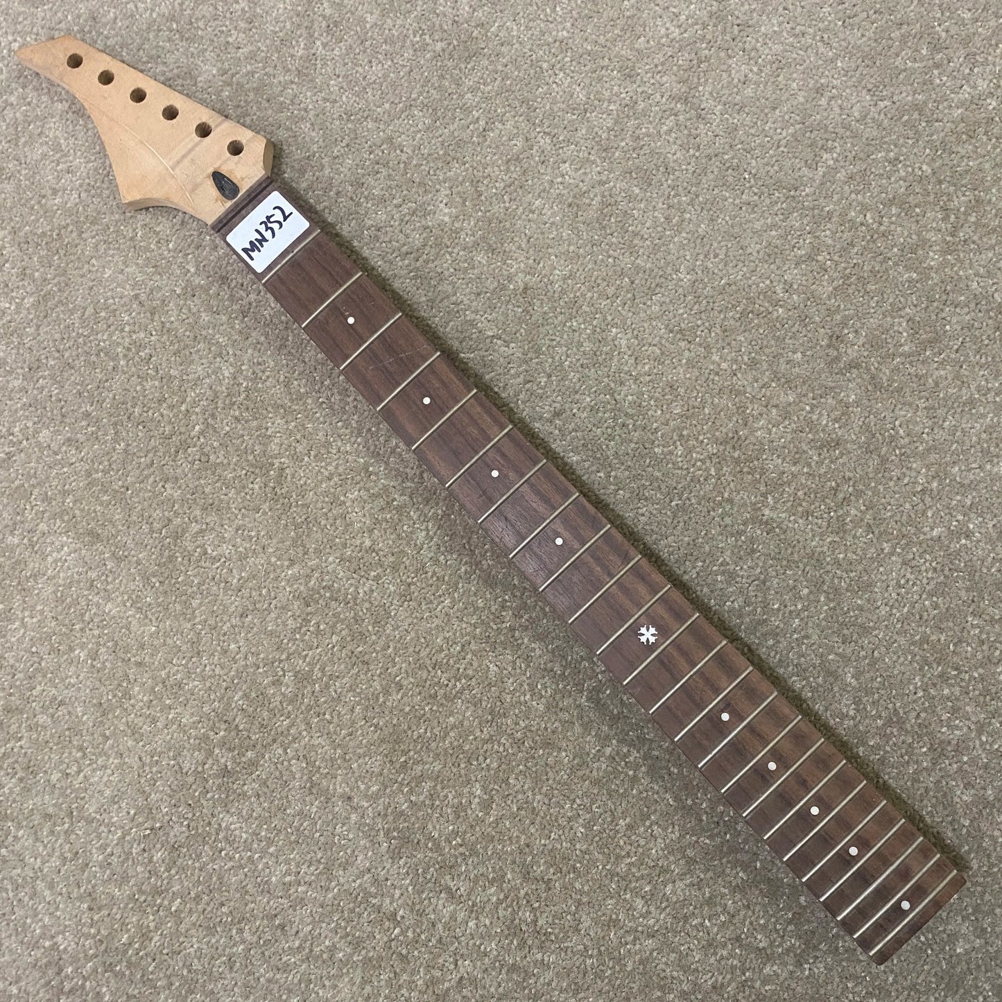 Maple Wood Left Handed guitar Neck, Rosewood Fingerboard 24 Frets