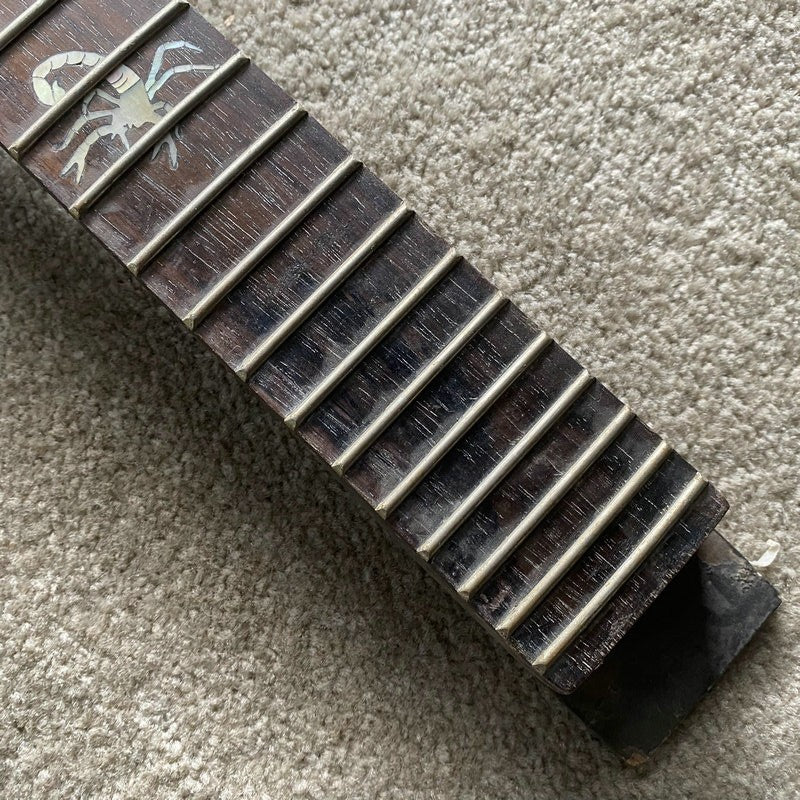 Maple Wood Guitar Neck, Rosewood Fingerboard 22 Frets, Scorpion Top St
