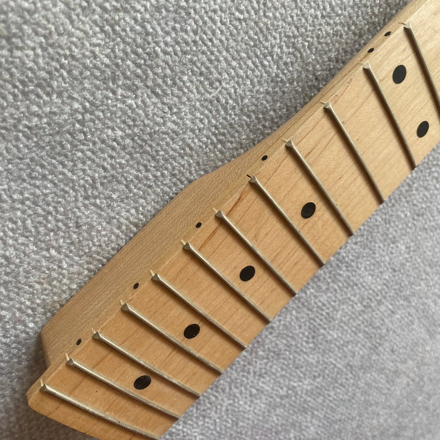 Xaviere Electric Guitar Maple Wood Neck, 22 Frets Fingerboard Fretboar