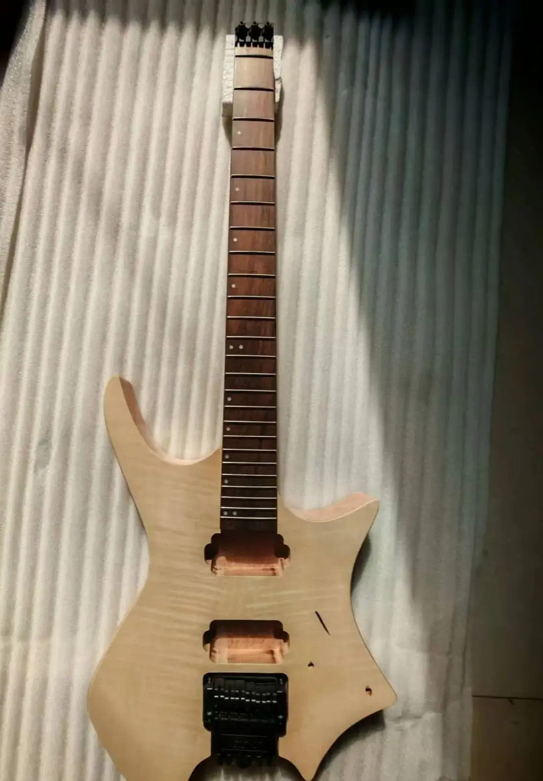Unfinished Tiger Maple Top Headless Guitar Mahogany Body with Neck