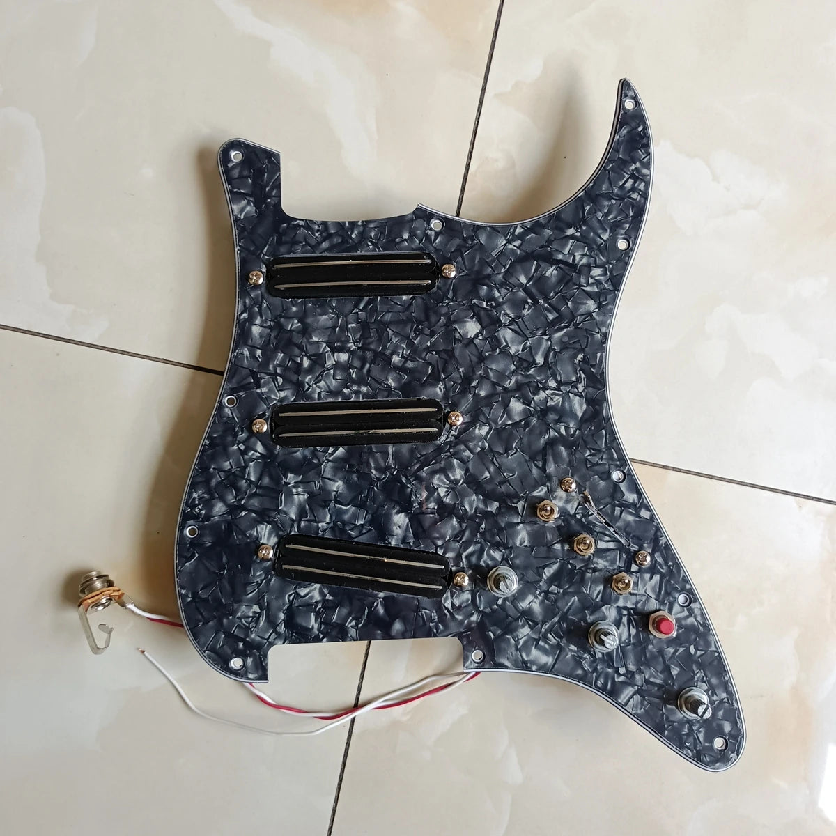 SSS Upgrade Prewired Pickguard Set Multifunction Switchwith Dual Hot Rail High Output Pickups 4 Single Cut Switch Guitar Parts For Stratocaster Strat