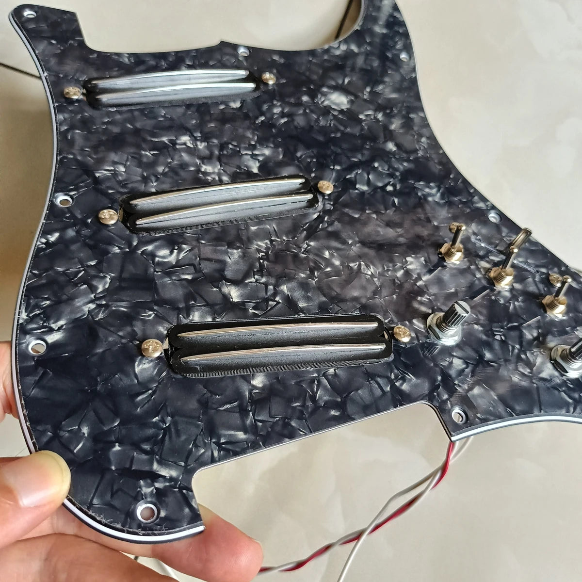 SSS Upgrade Prewired Pickguard Set Multifunction Switchwith Dual Hot Rail High Output Pickups 4 Single Cut Switch Guitar Parts For Stratocaster Strat
