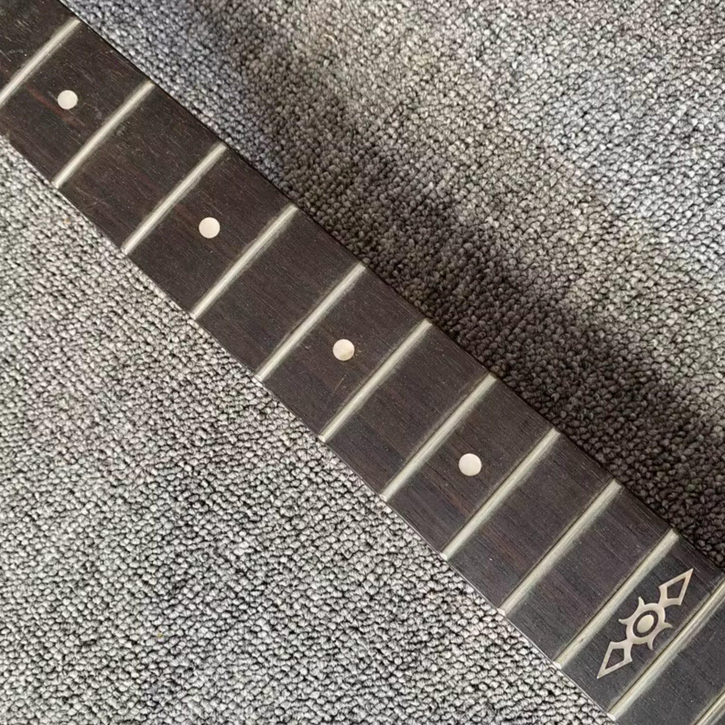 SGR Left Handed Guitar Maple Wood Neck, Rosewood 24 Frets Fingerboard
