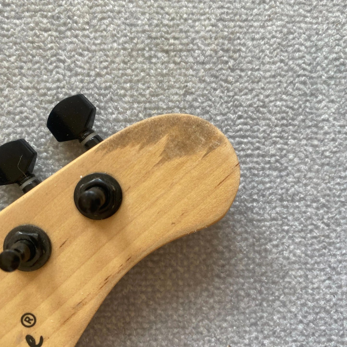 Guitar Maple Wood Neck, 22 Frets Rosewood Fretboard with Black Machine