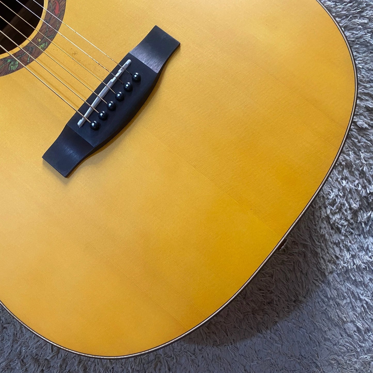 41'Acoustic Guitar in Vintage Yellow, Solid Spruce Top Body, Mahogany