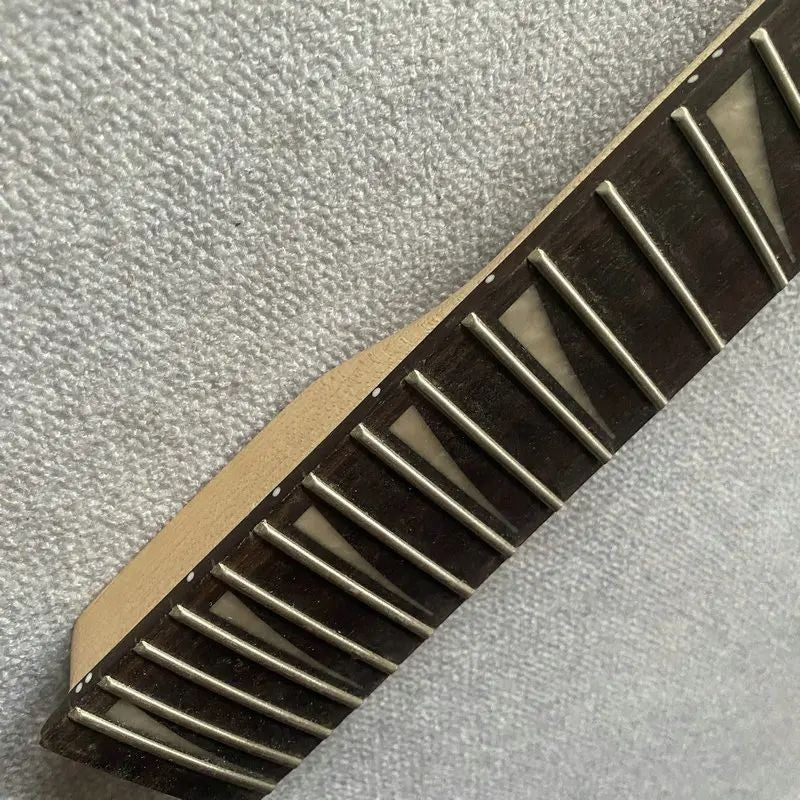Black Electric Guitar Maple Wood Neck, 24 Frets Rosewood Fingerboard