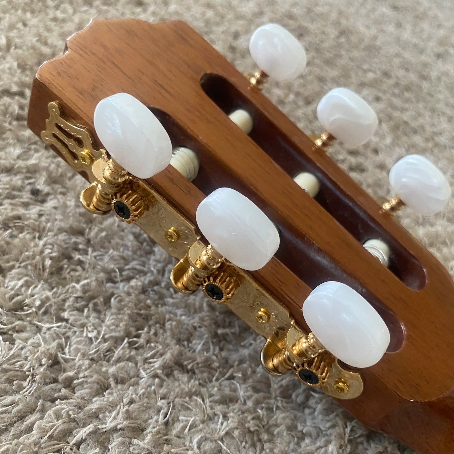 Luna 40' Classical Guitar, Cedar Top Body, Mahogany Neck, Rosewood Fin