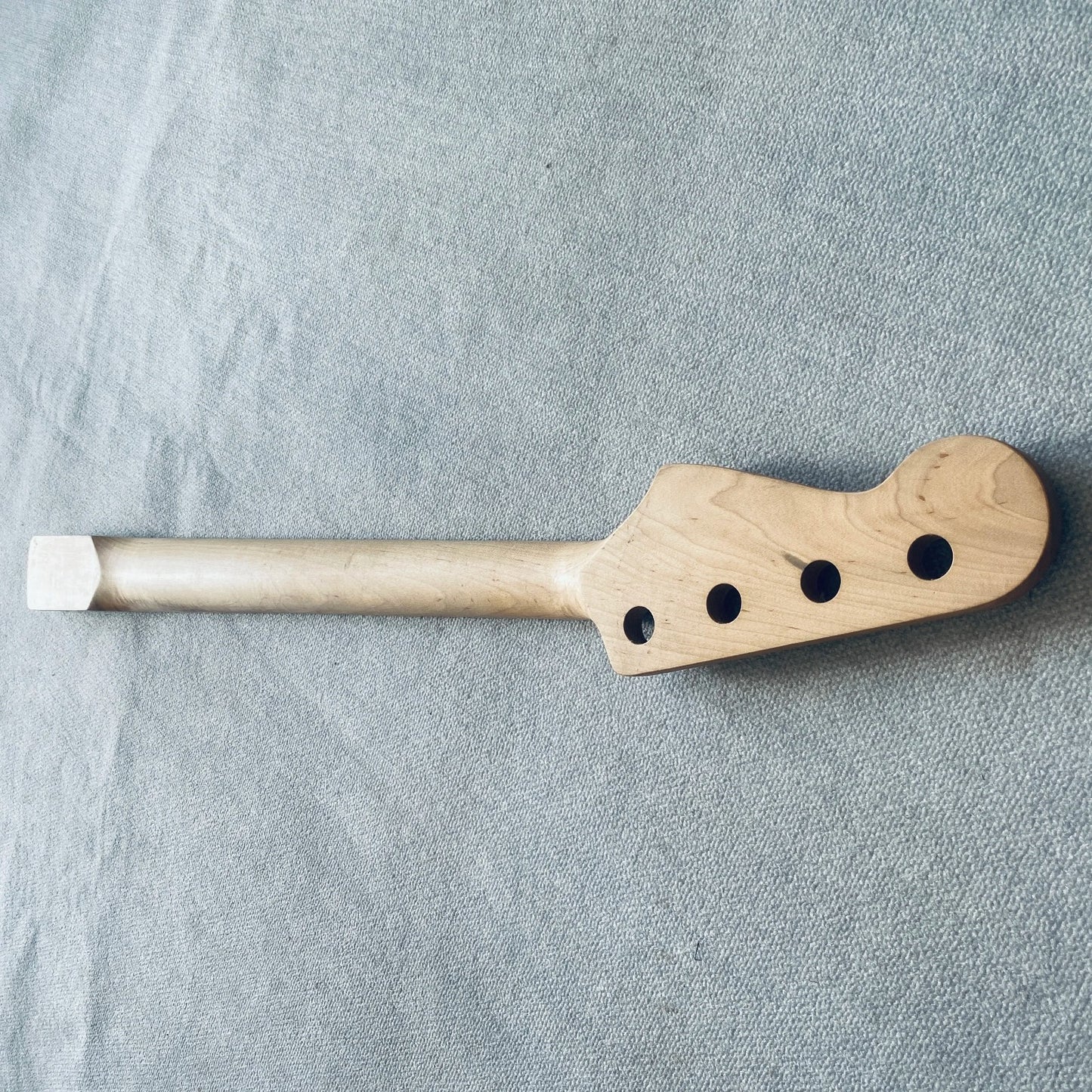 Eagle 4 String Maple Wood Neck, 21 Frets Maple Fingerboard