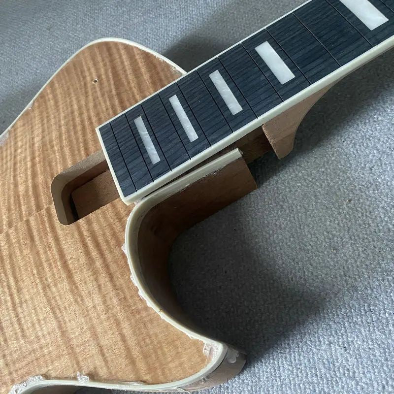 Tagima Guitar Tiger Maple Top Body with Mahogany Neck, Rosewood Finger