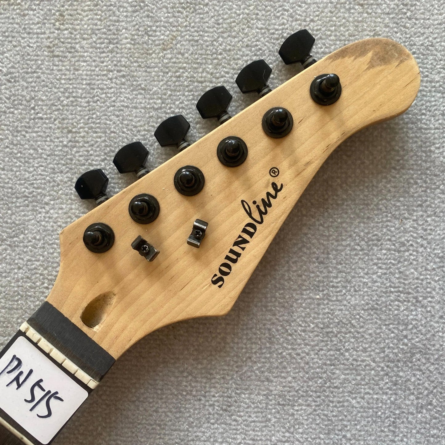 Guitar Maple Wood Neck, 22 Frets Rosewood Fretboard with Black Machine