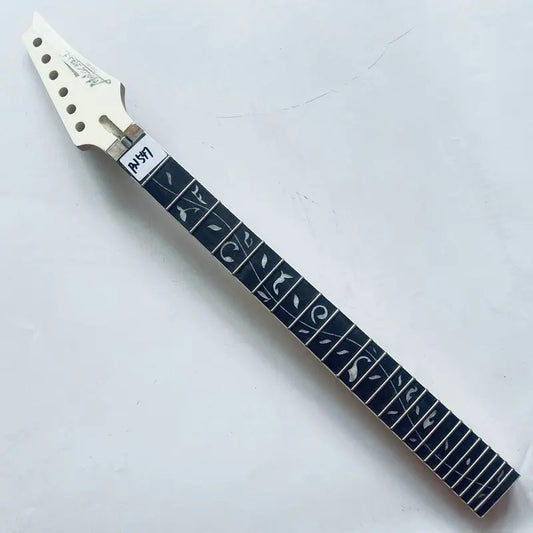White Electric Guitar Maple Wood Neck, Rosewood 24 Frets Fingerboard