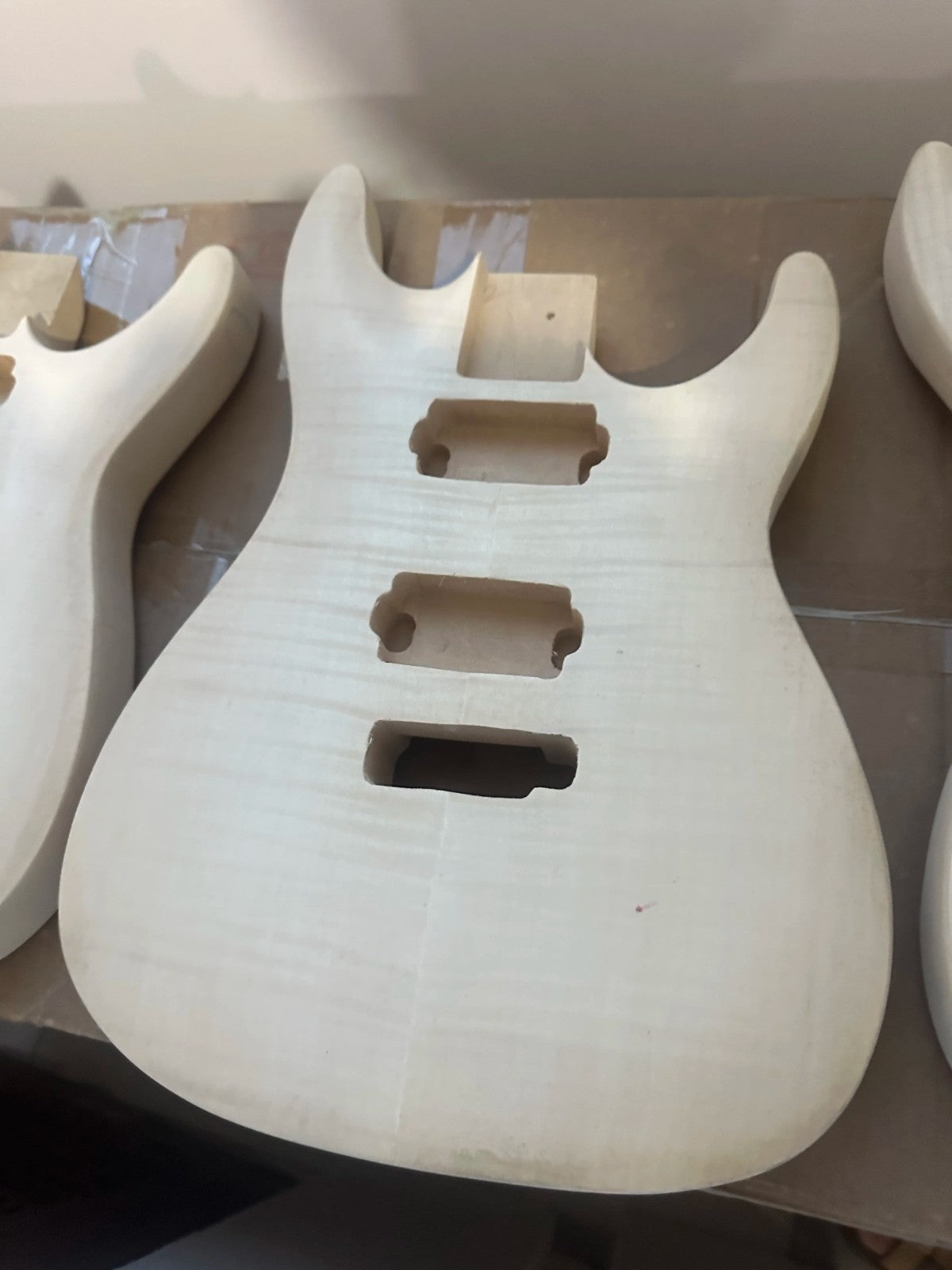 HH Basswood Unfinished Guitar Body with Veneer Tiger Maple Top