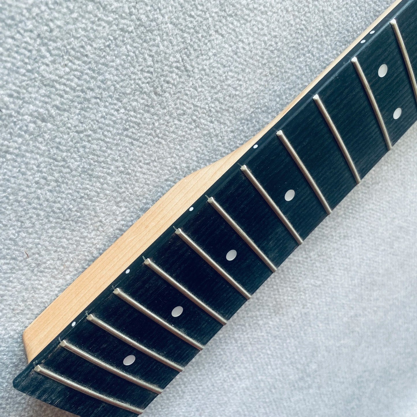 Babilon 5 String Bass Maple Neck, Rosewood Fingerboard 22 Frets