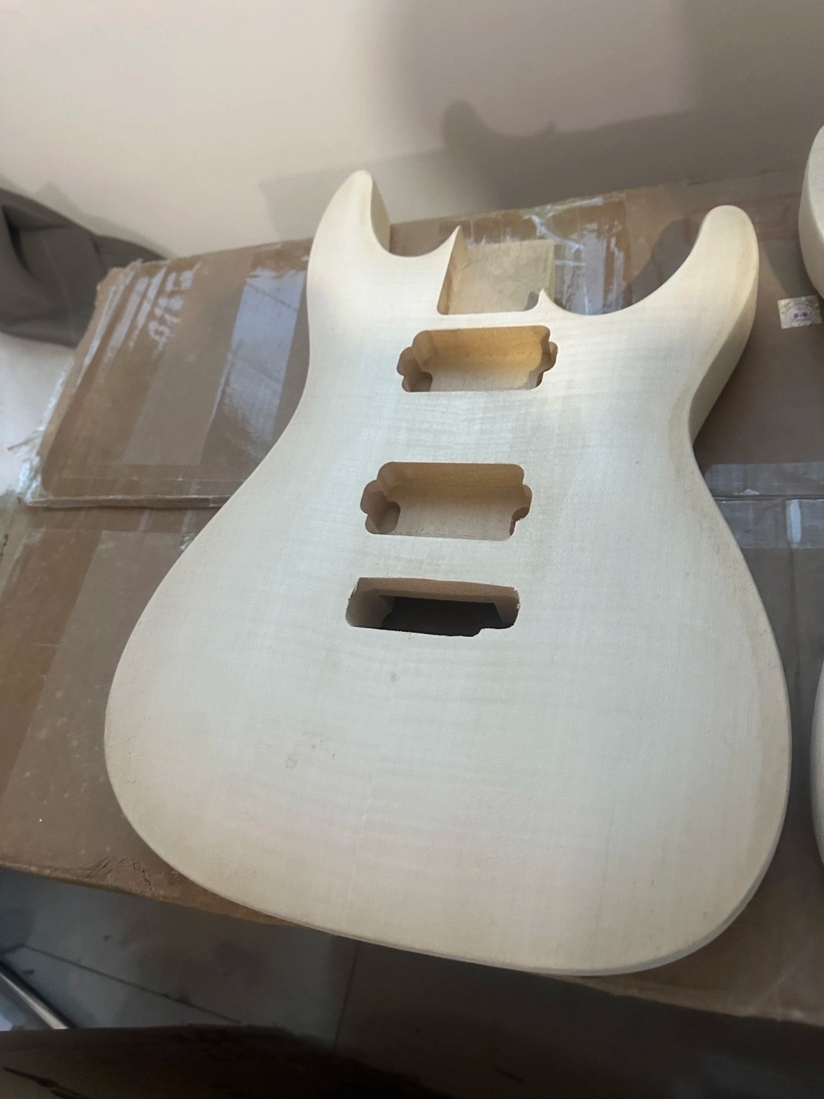 HH Basswood Unfinished Guitar Body with Veneer Tiger Maple Top