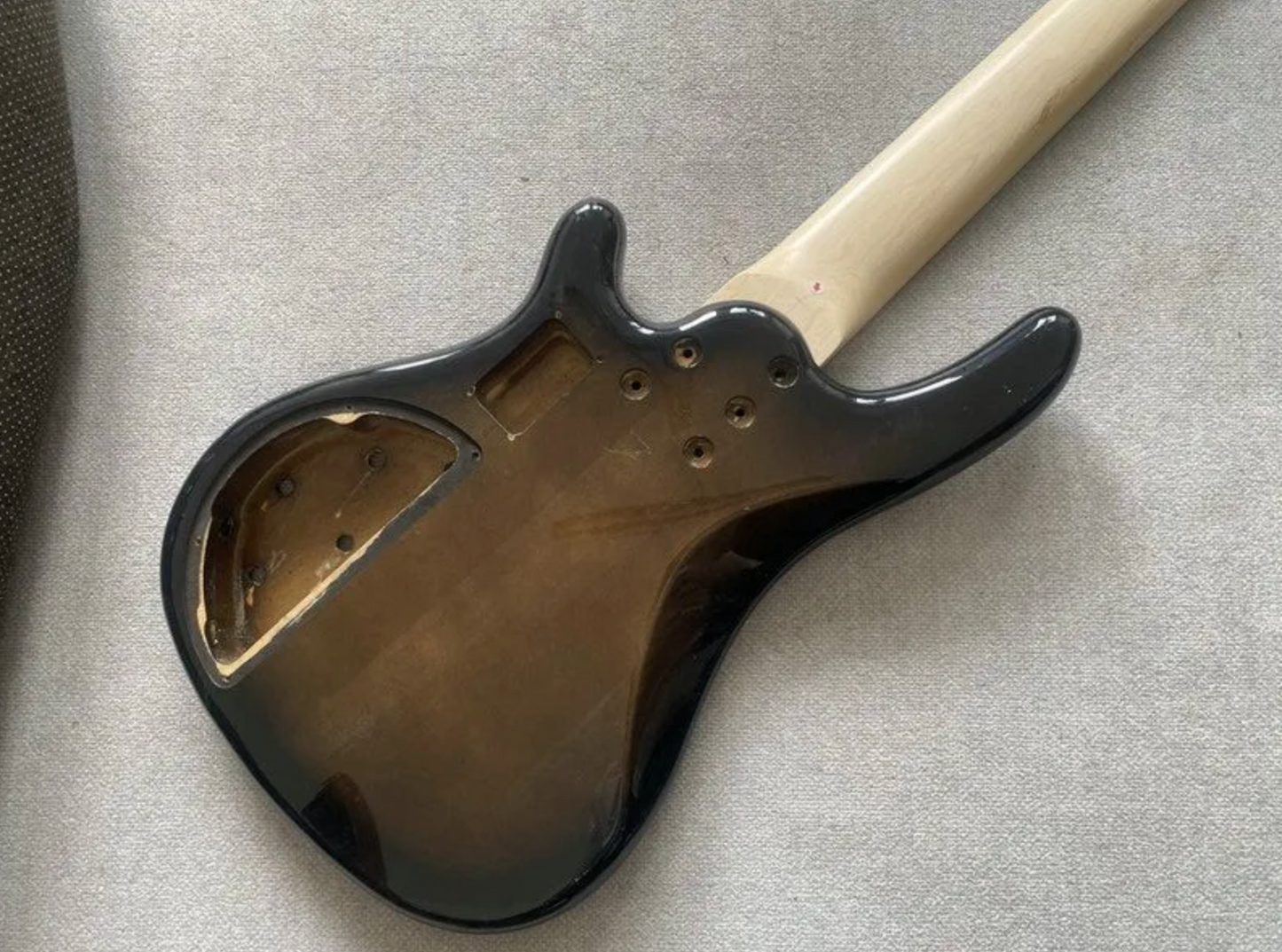 5 String Electric Bass Basswood Sunburst Body, Maple Neck, Rosewood Fr
