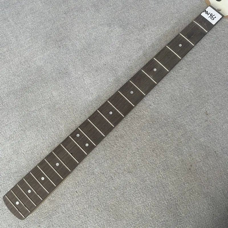 White 4 String Bass Maple Neck, Rosewood 21 Frets Fingerboard