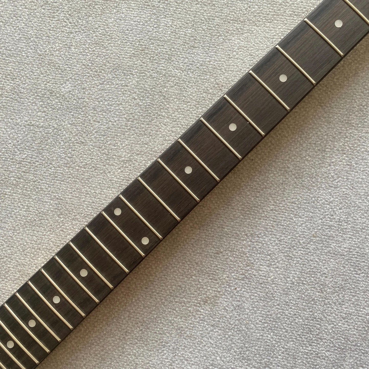 Guitar Maple Wood Neck, 22 Frets Rosewood Fretboard with Black Machine