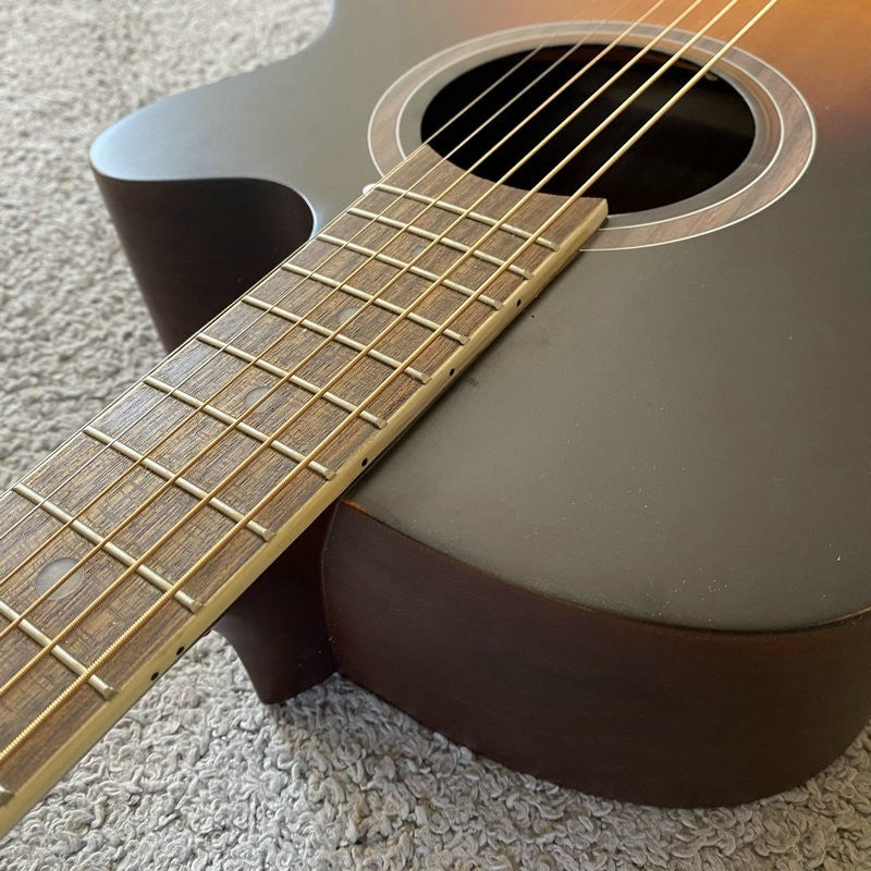 Luna 39 Inch Folk Acoustic Guitar, Spruce Top Body, Mahogany Neck, 20