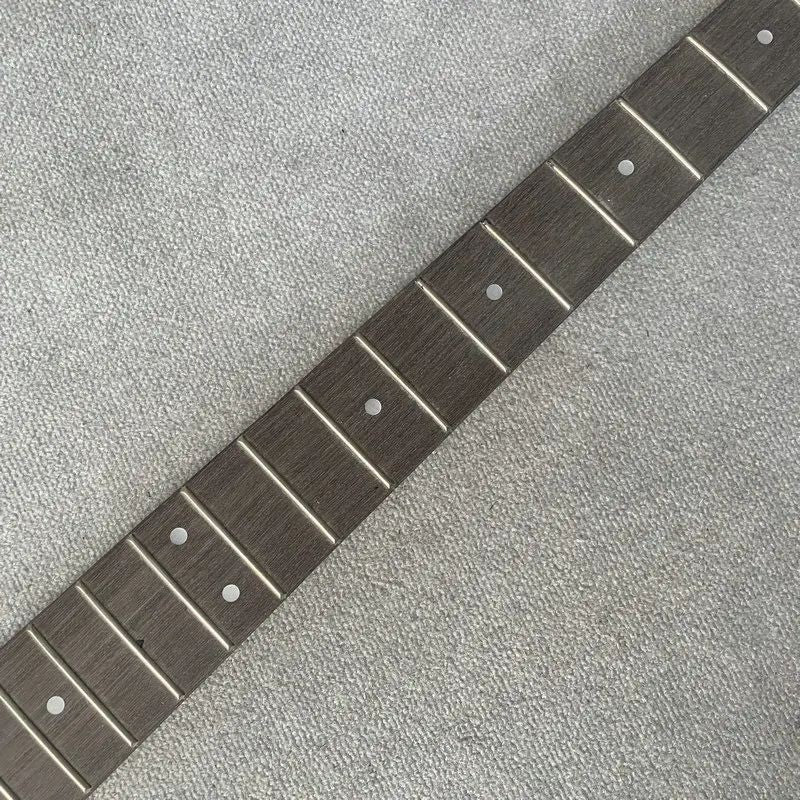White 4 String Bass Maple Neck, Rosewood 21 Frets Fingerboard