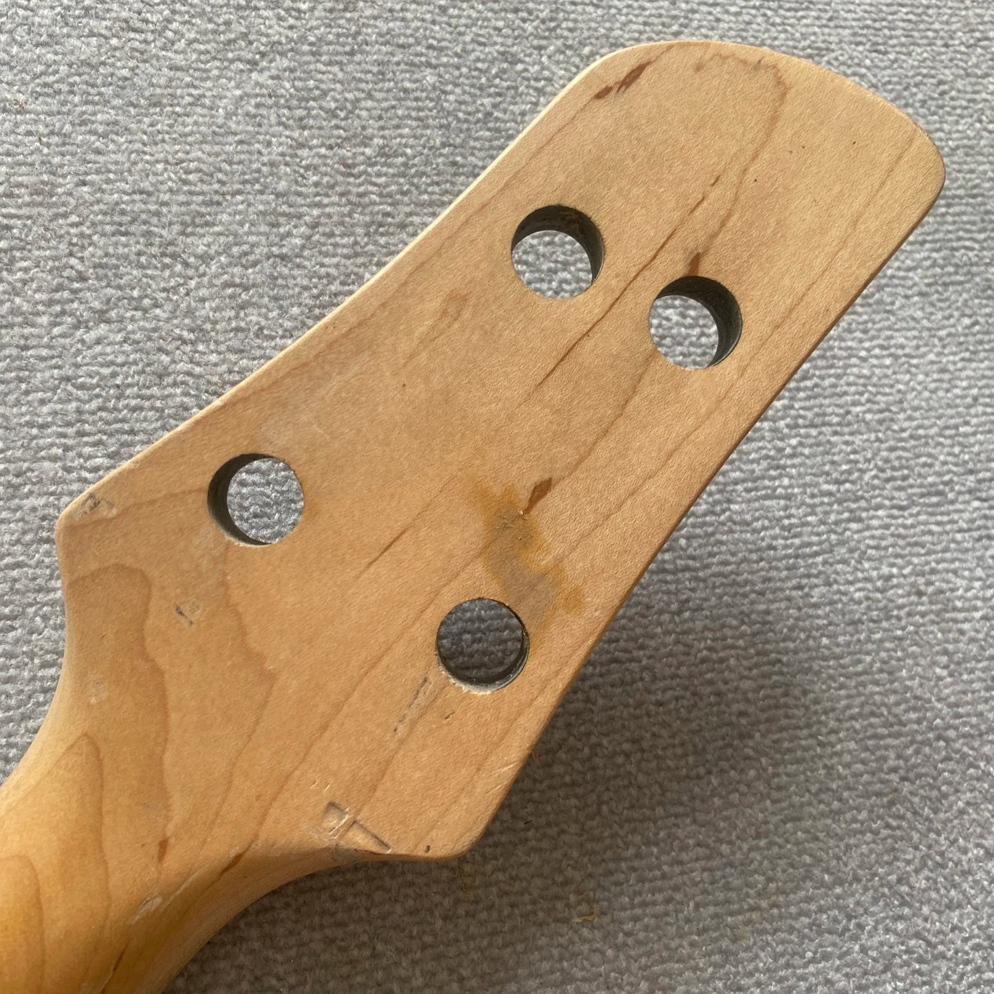 Black 4 String Electric Bass Maple Neck, Rosewood Fingerboard 22 Frets