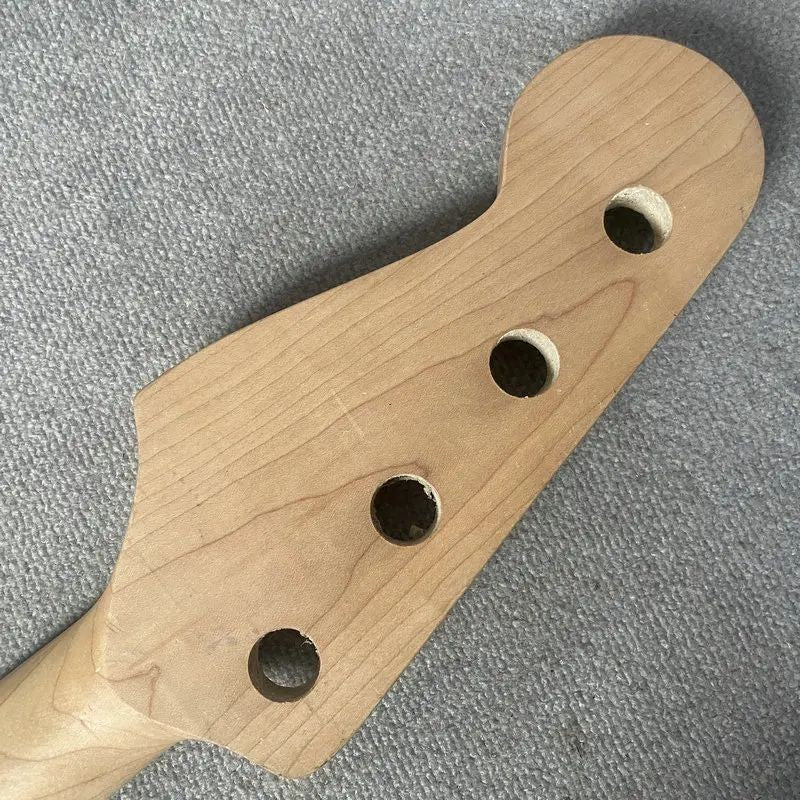 White 4 String Bass Maple Neck, Rosewood 21 Frets Fingerboard