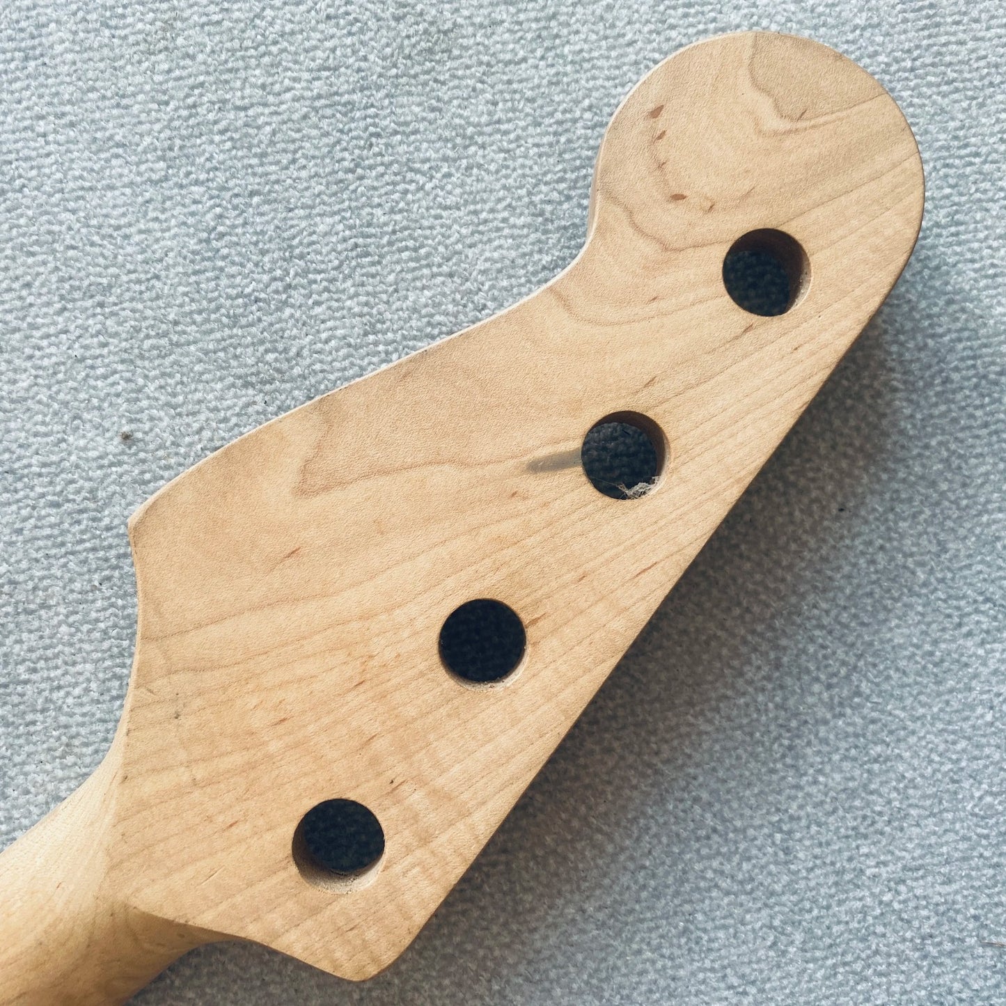Eagle 4 String Maple Wood Neck, 21 Frets Maple Fingerboard