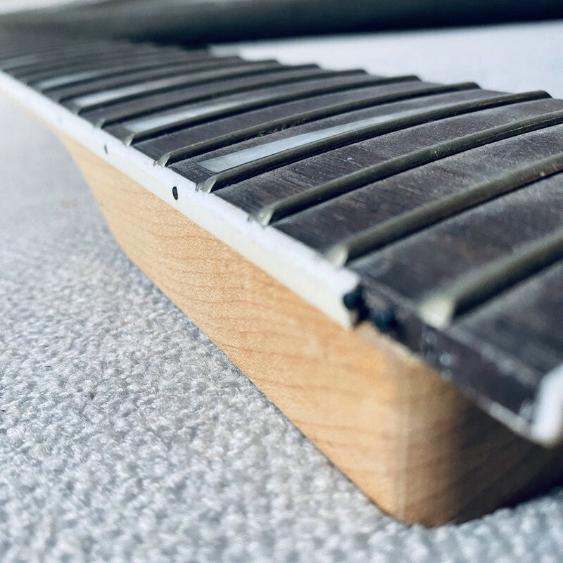 Jackson 5 String Bass Maple Neck, Rosewood Fingerboard Fretboard