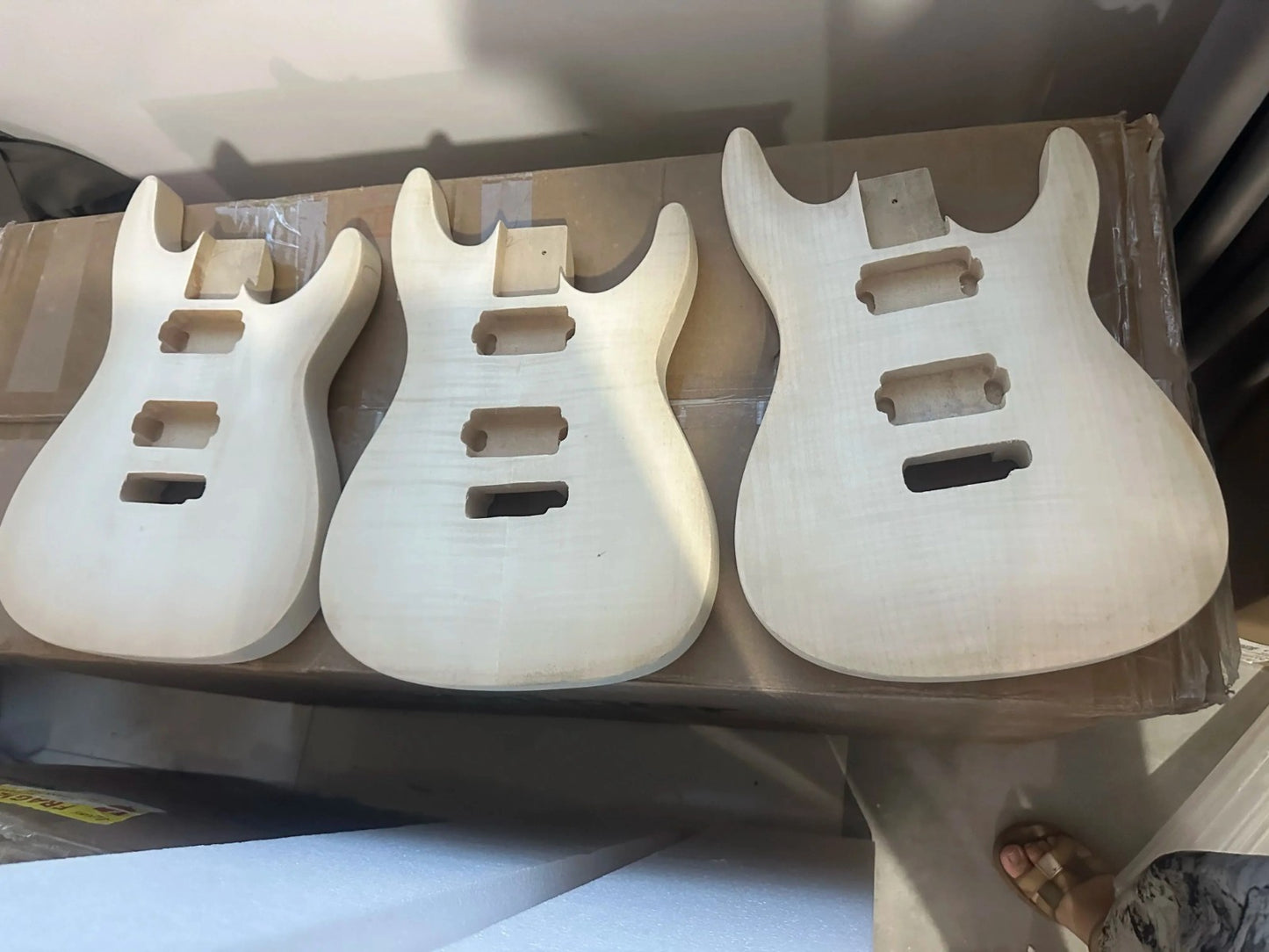 HH Basswood Unfinished Guitar Body with Veneer Tiger Maple Top
