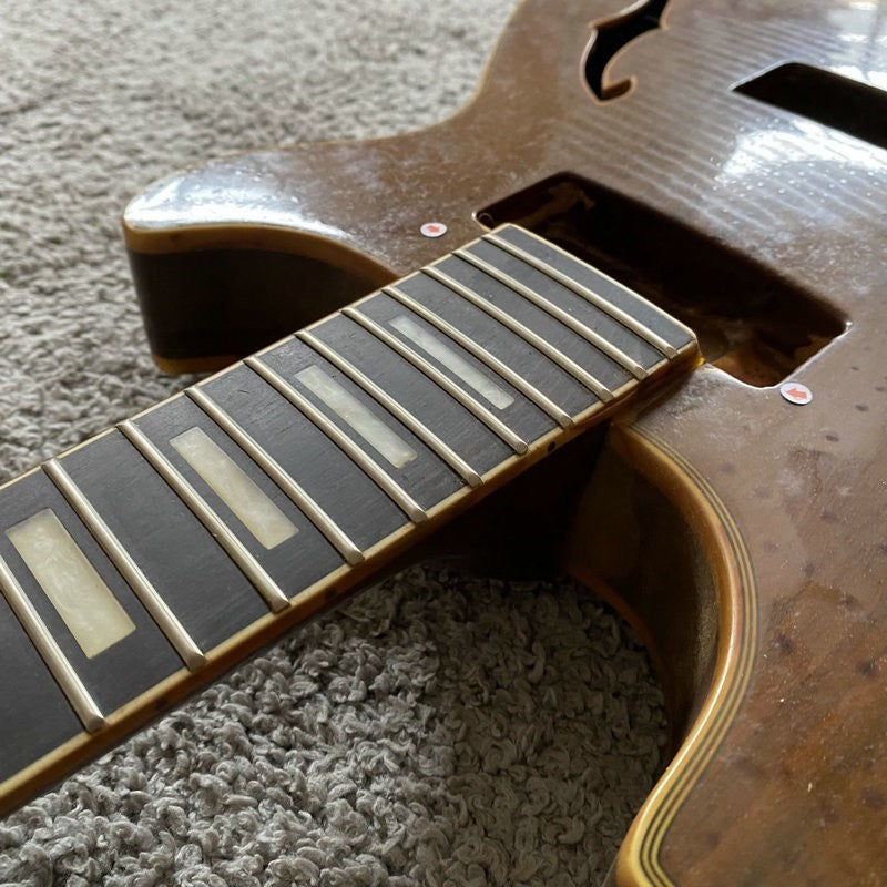 DeVille Semi Hollow Jazz Guitar, Mahogany Neck, Rosewood Fingerboard