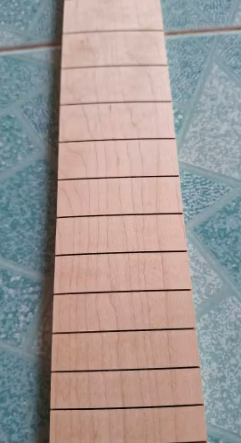 24 Frets Maple Wood Electric Guitar Fingerboard Neck, 648MM Scale Leng