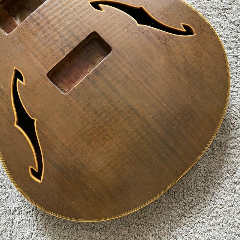 DeVille Semi Hollow Jazz Guitar, Mahogany Neck, Rosewood Fingerboard
